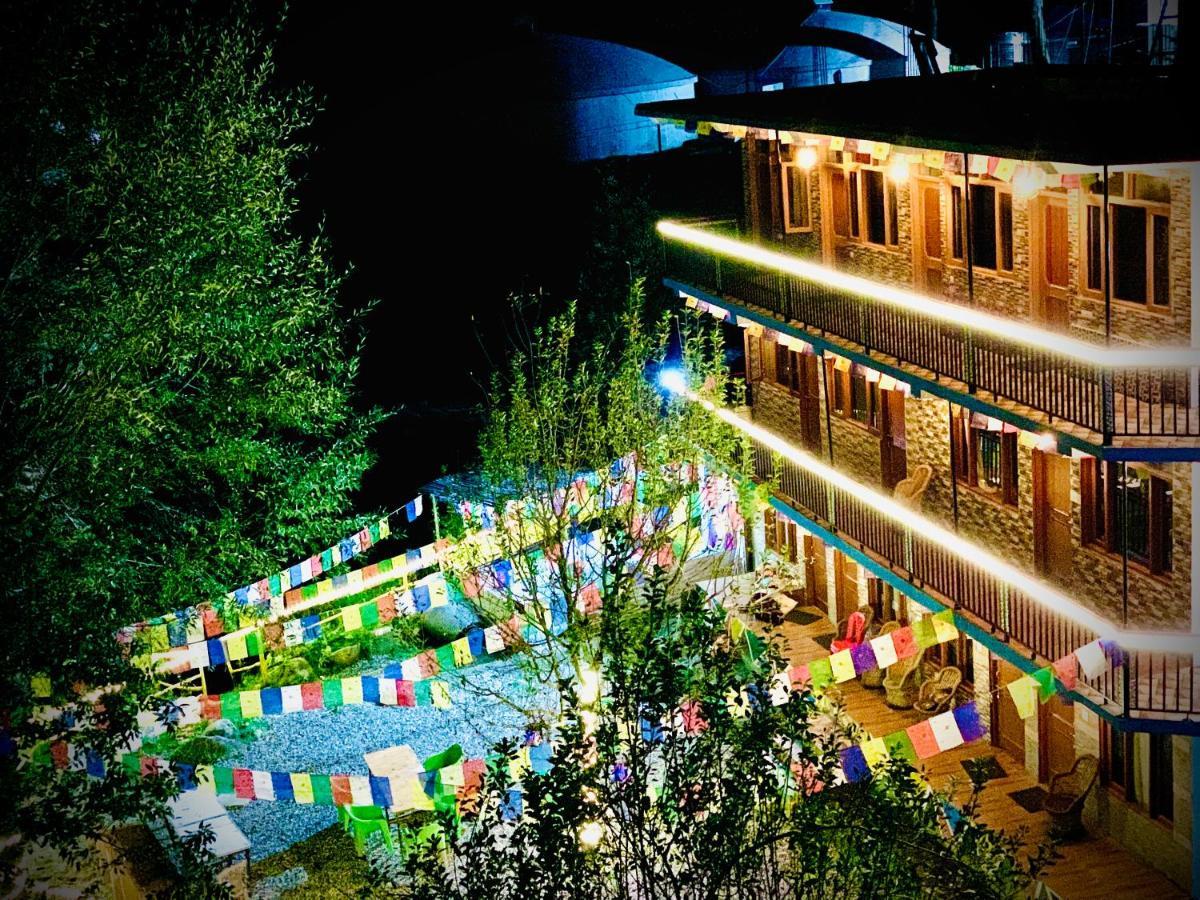 360 Degree, Riverside Stay, Old Hostel *