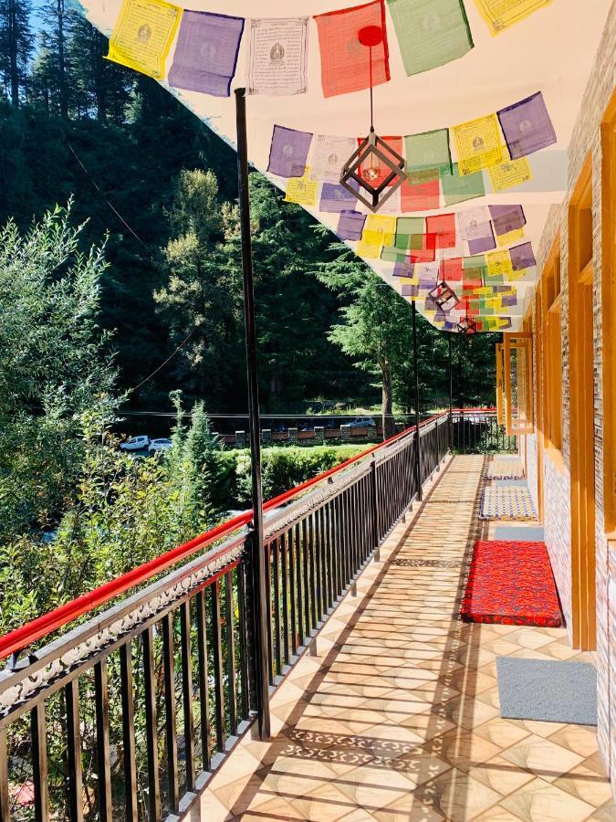 360 Degree, Riverside Stay, Old *