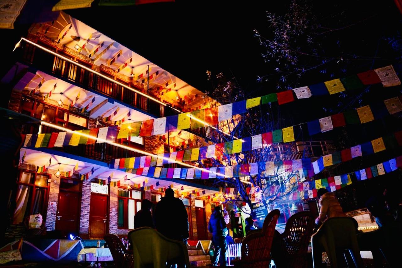 360 Degree, Riverside Stay, Old Hostel