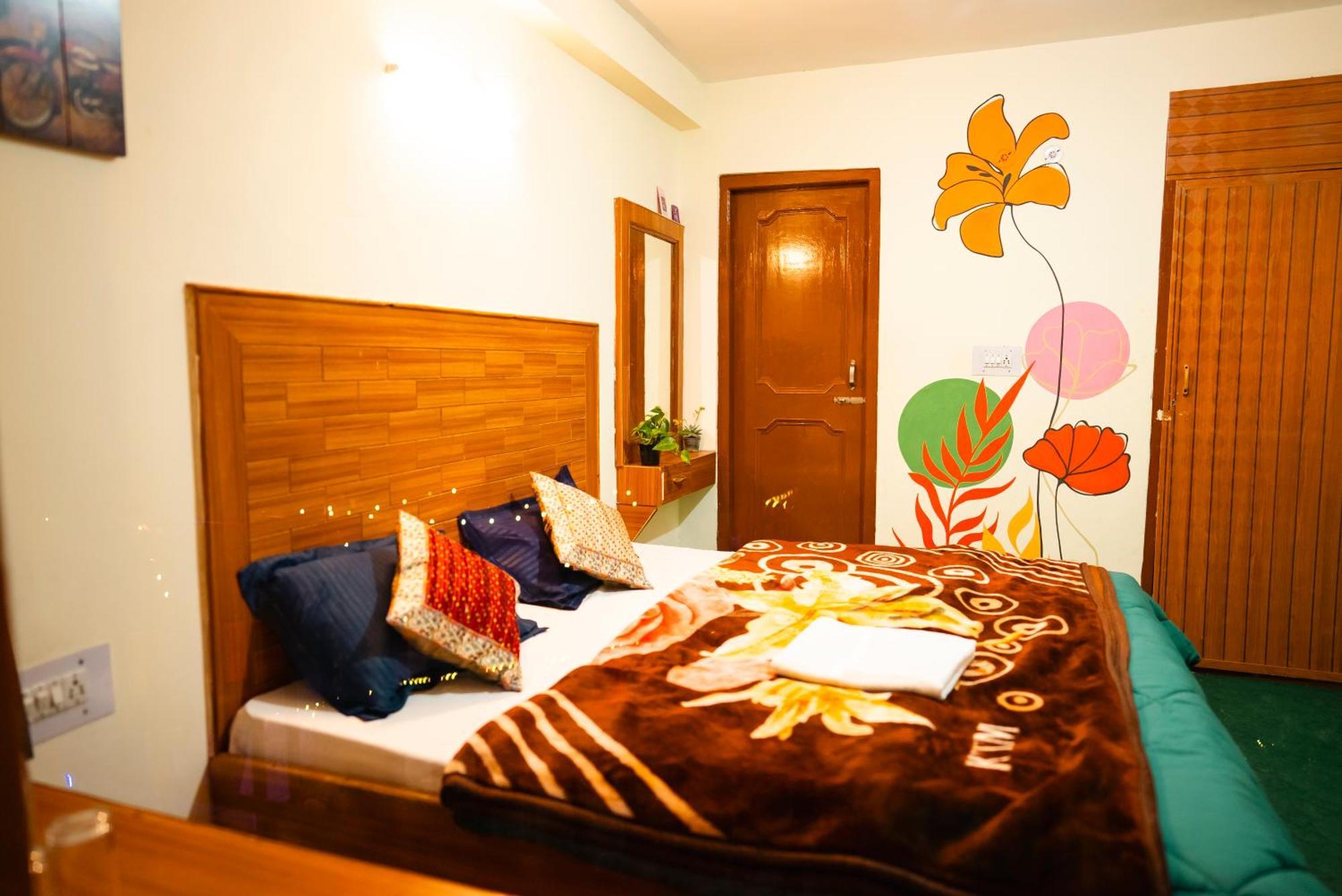 360 Degree, Riverside Stay, Old Hostel *