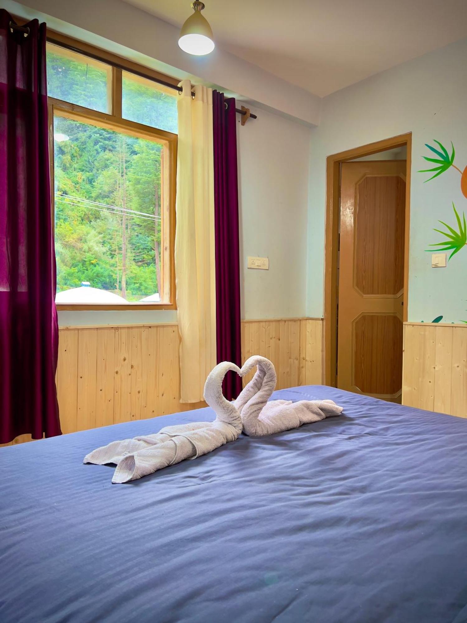 360 Degree, Riverside Stay, Old * Manali (Himachal Pradesh)