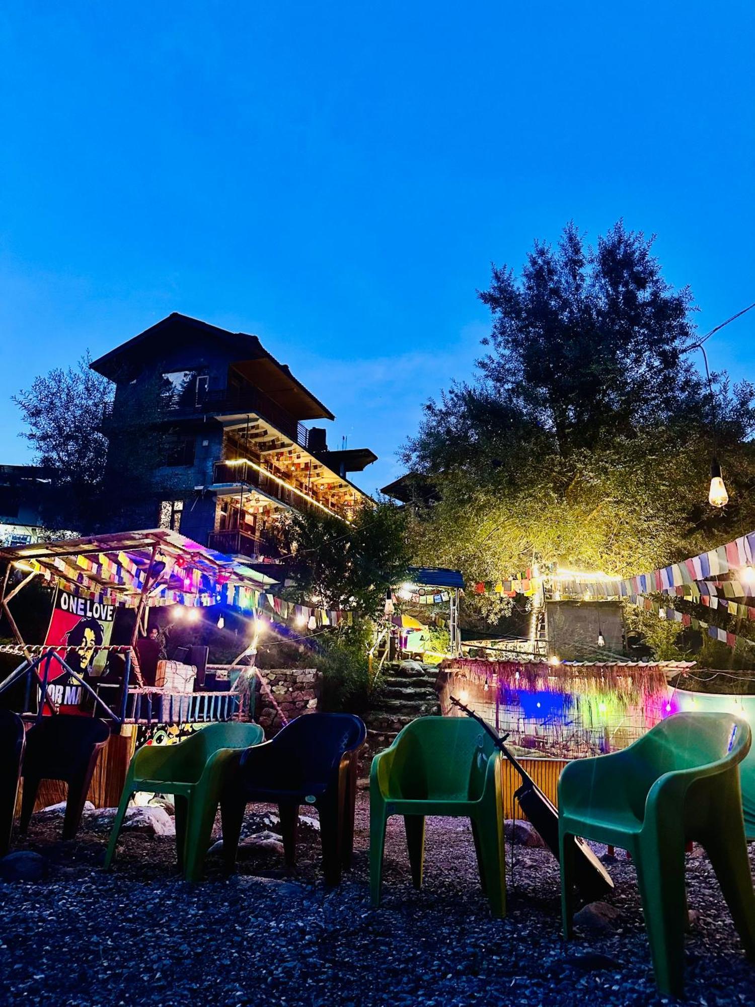 360 Degree, Riverside Stay, Old *