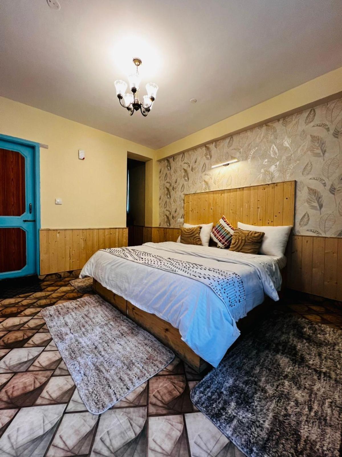 Hostel 360 Degree, Riverside Stay, Old
